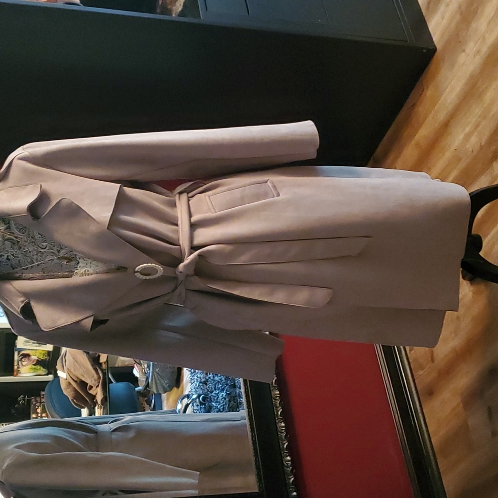 Beautiful Gray Jacket - Picture 2 of 4